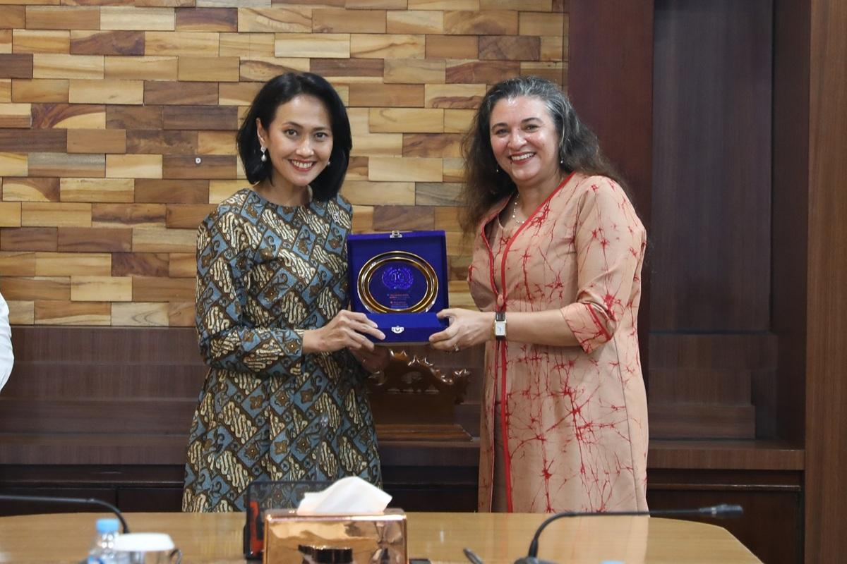 Perkuat Ekosistem Pekerja Migran, Wamen Christina Gandeng ILO Susun Roadmap Reintegrasi